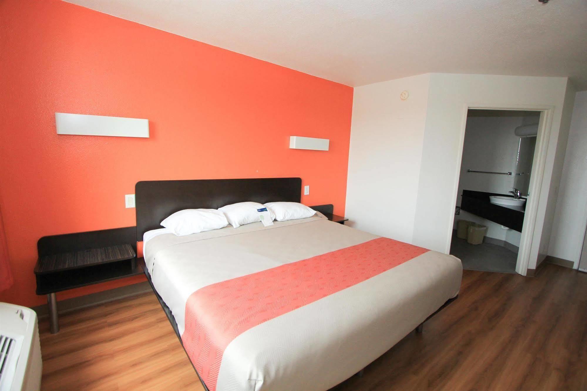 Motel 6-San Antonio, Tx - Downtown - Alamo Dome Zewnętrze zdjęcie